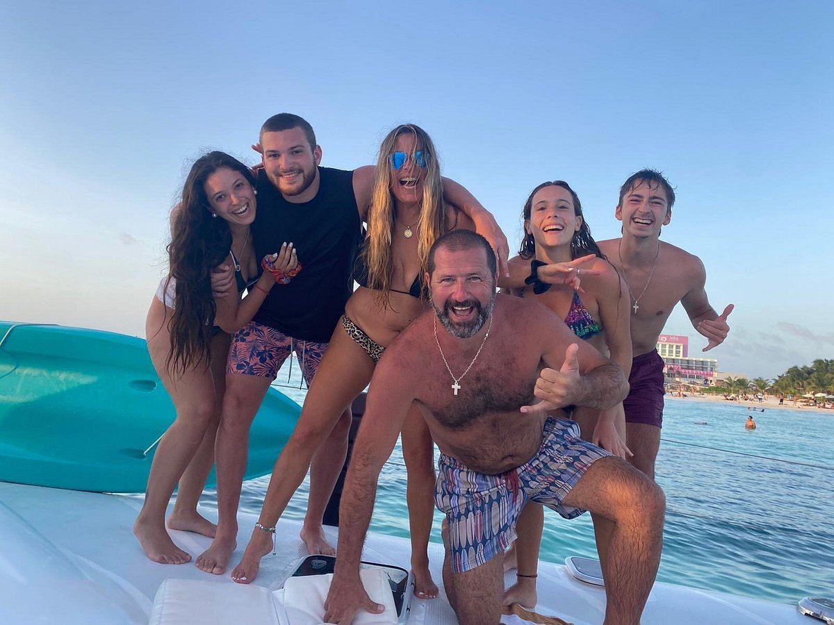 Grupo de amigos en la cubierta
